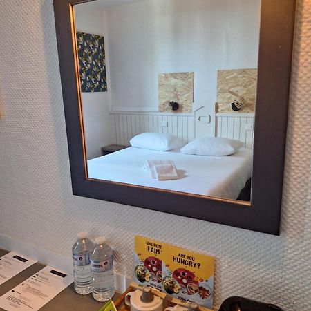 Escale Kennedy Hotel Merignac  Bagian luar foto