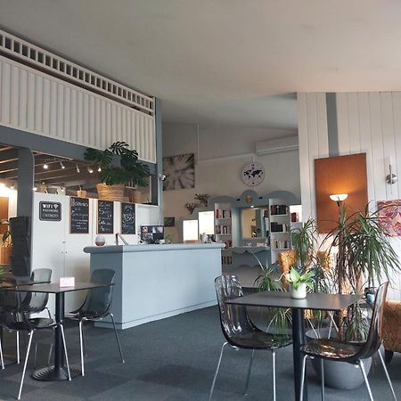 Escale Kennedy Hotel Merignac  Bagian luar foto