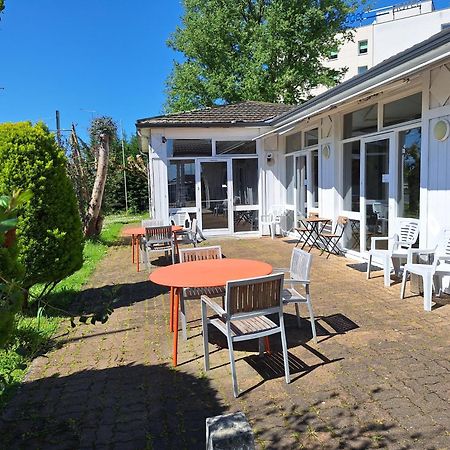 Escale Kennedy Hotel Merignac  Bagian luar foto