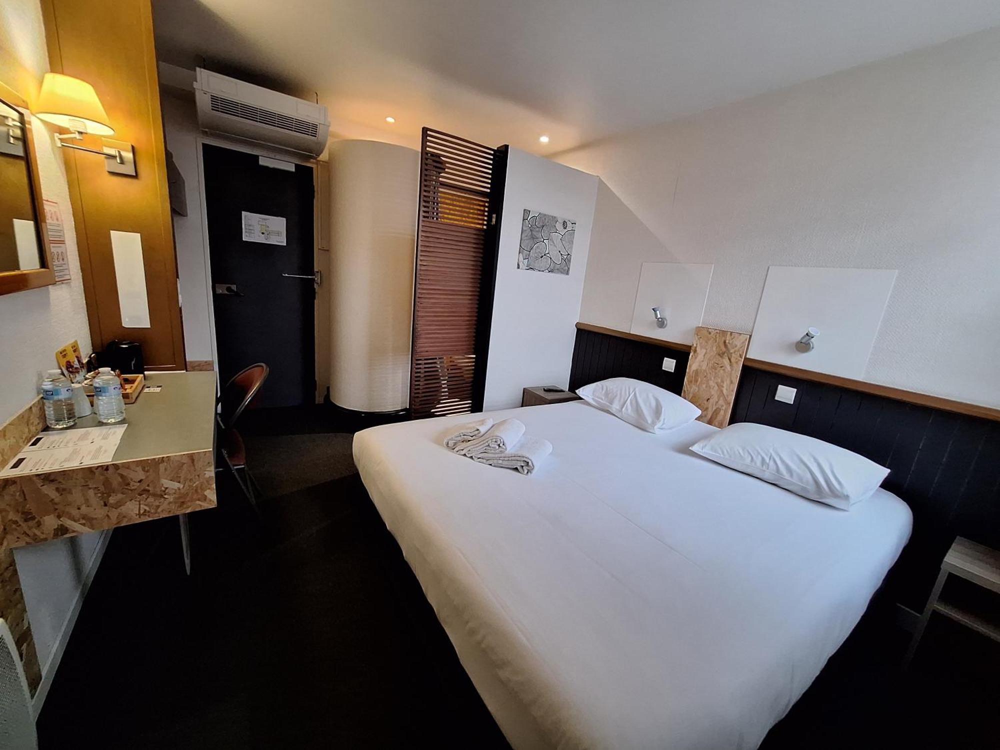Escale Kennedy Hotel Merignac  Bagian luar foto