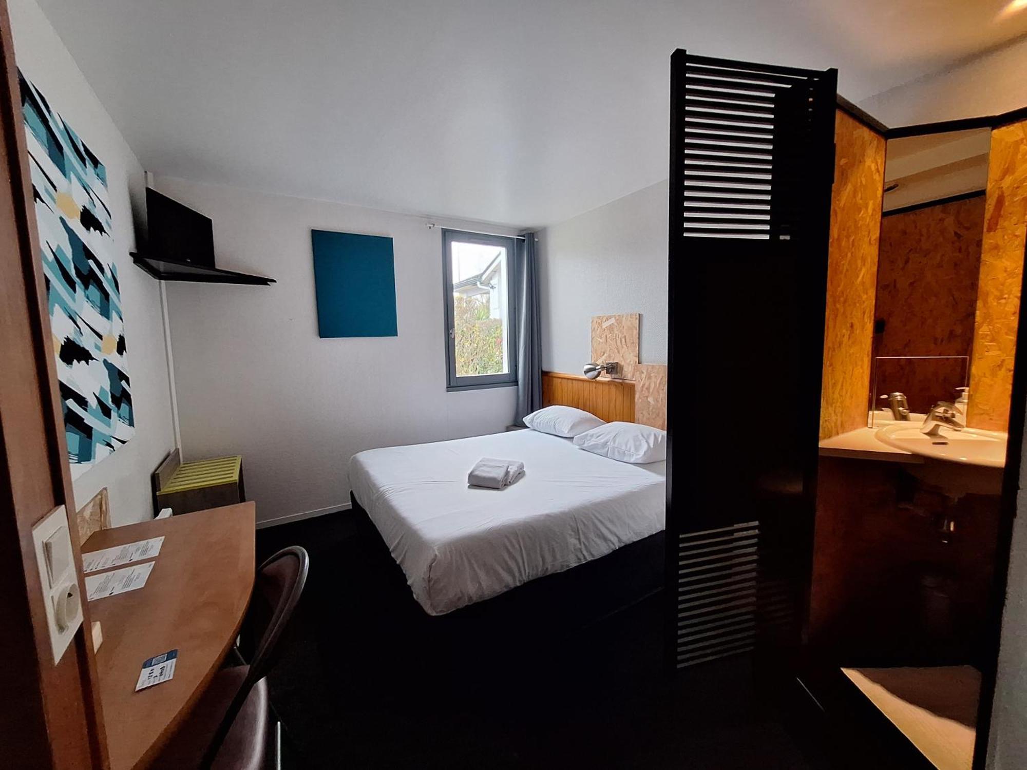 Escale Kennedy Hotel Merignac  Bagian luar foto