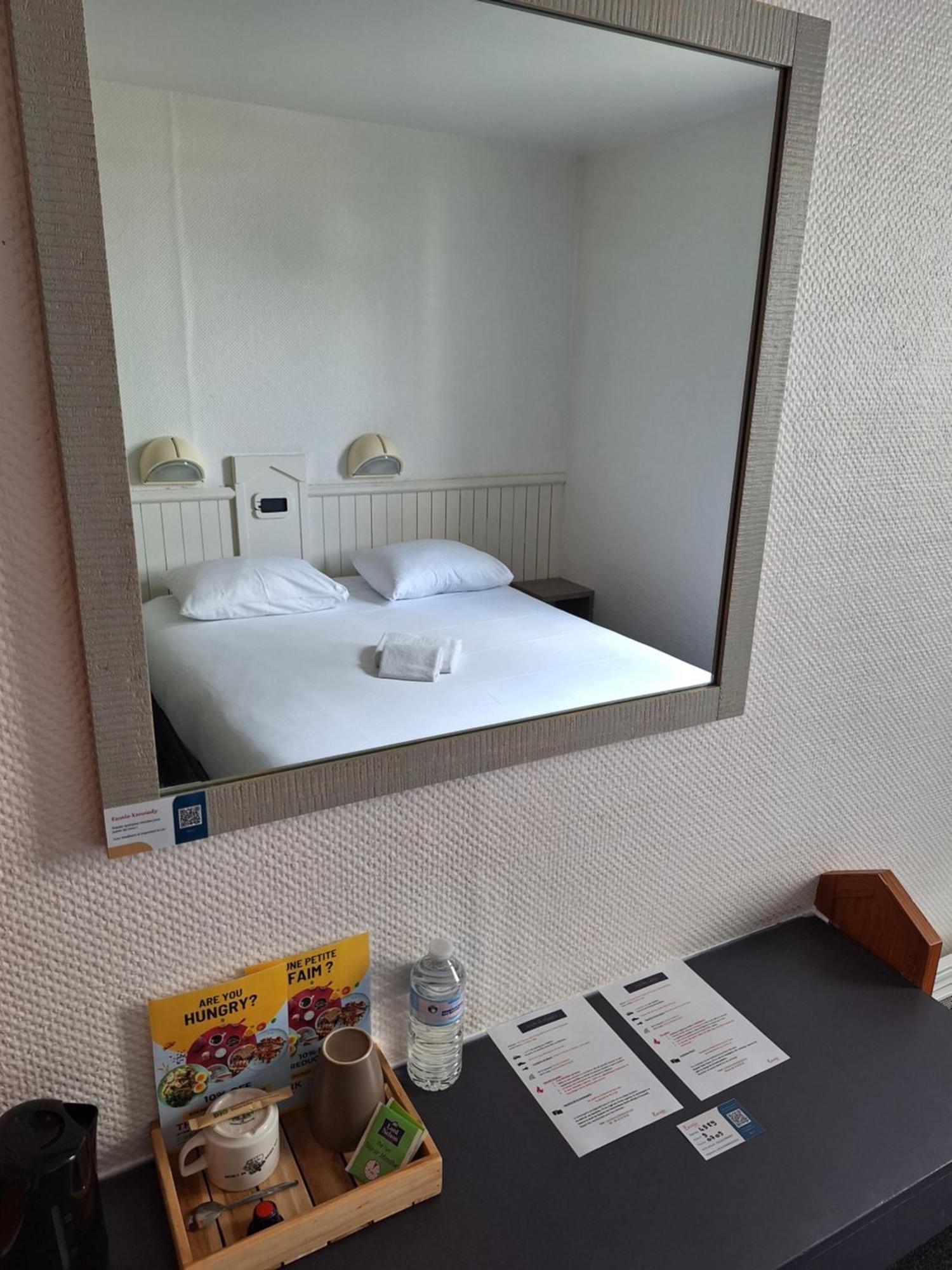 Escale Kennedy Hotel Merignac  Bagian luar foto