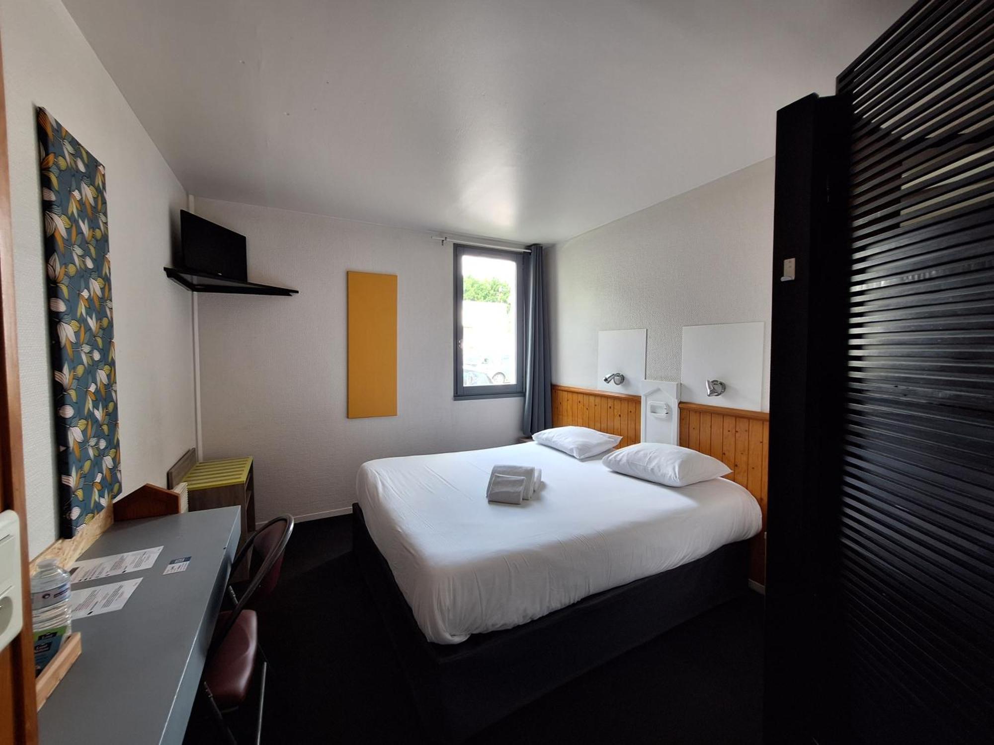 Escale Kennedy Hotel Merignac  Bagian luar foto