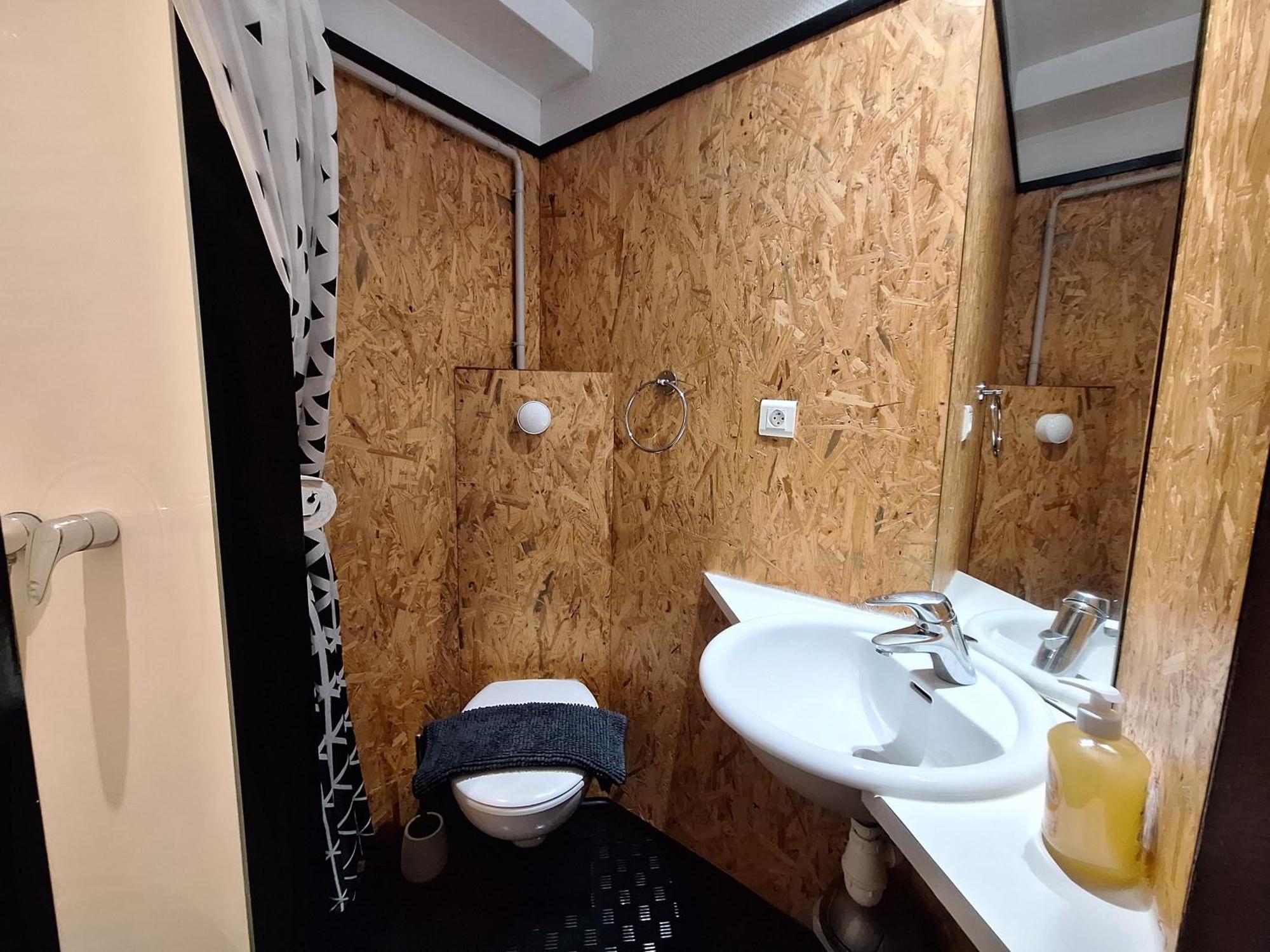 Escale Kennedy Hotel Merignac  Bagian luar foto