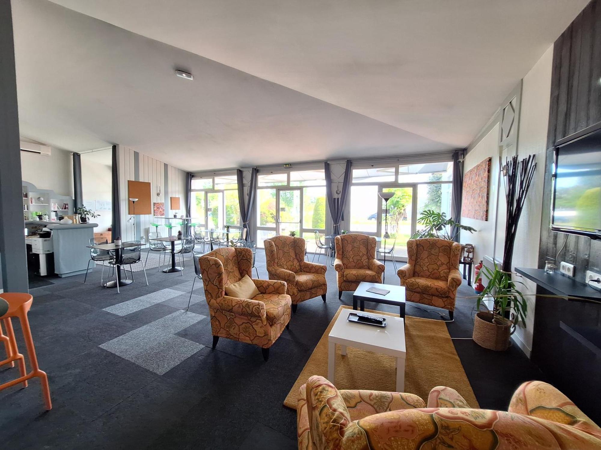 Escale Kennedy Hotel Merignac  Bagian luar foto