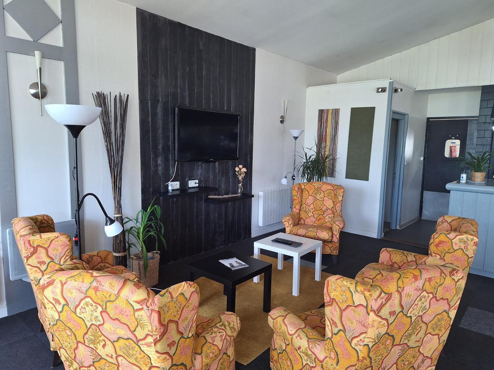 Escale Kennedy Hotel Merignac  Bagian luar foto
