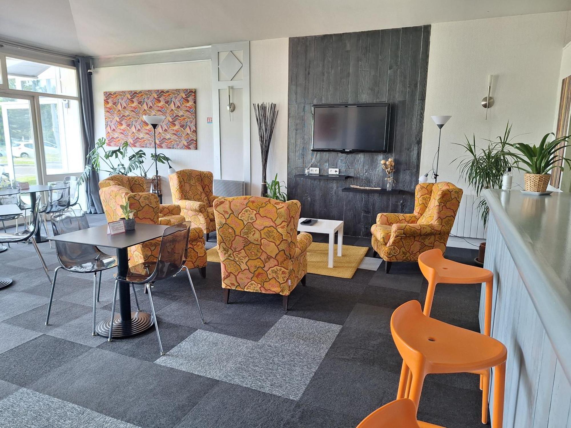 Escale Kennedy Hotel Merignac  Bagian luar foto