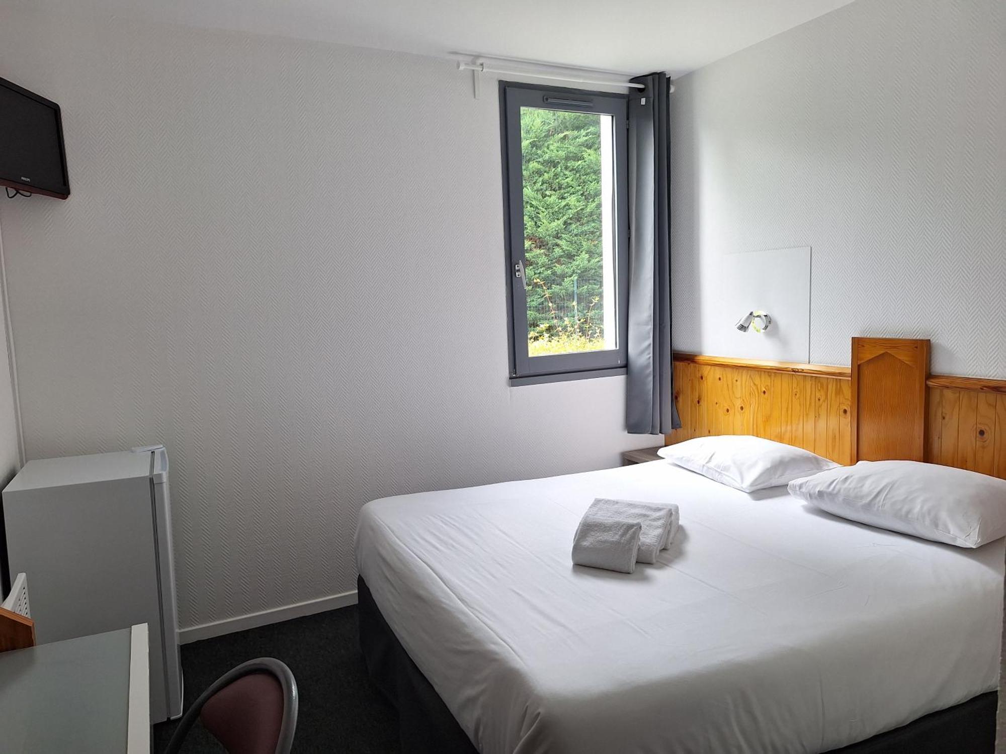 Escale Kennedy Hotel Merignac  Bagian luar foto