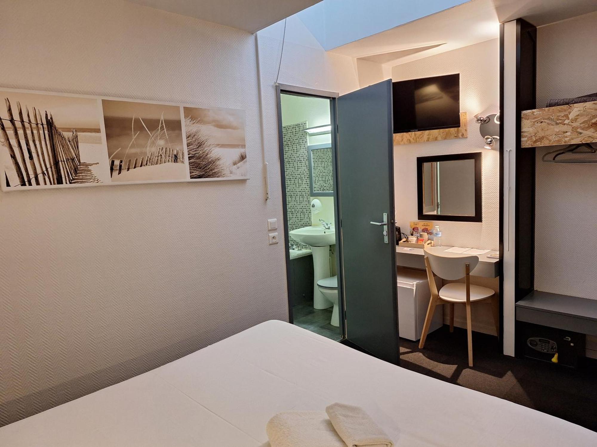 Escale Kennedy Hotel Merignac  Bagian luar foto