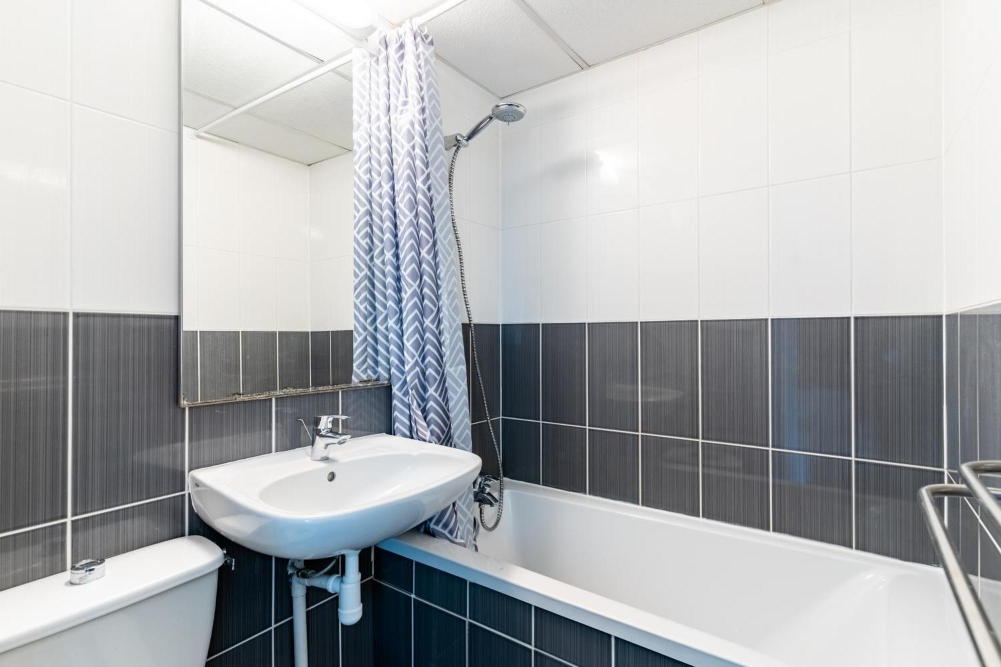 Escale Kennedy Hotel Merignac  Bagian luar foto