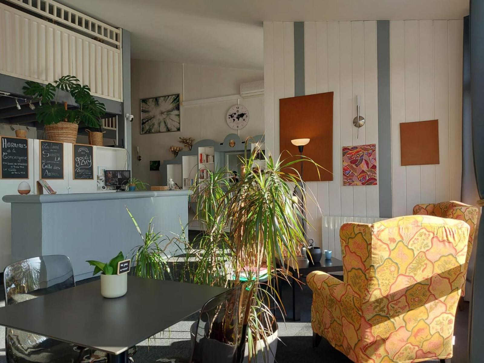 Escale Kennedy Hotel Merignac  Bagian luar foto