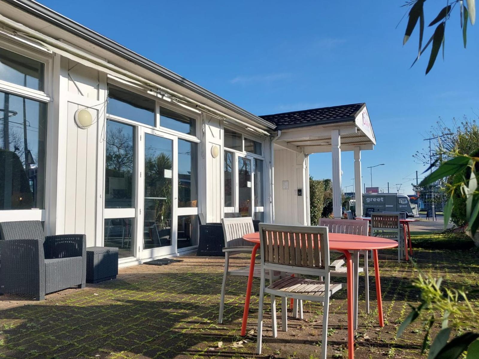 Escale Kennedy Hotel Merignac  Bagian luar foto