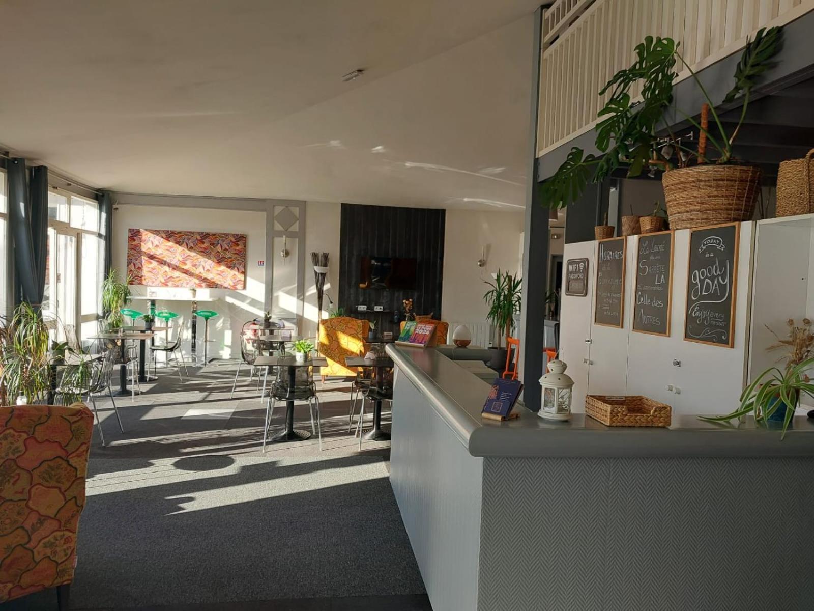 Escale Kennedy Hotel Merignac  Bagian luar foto