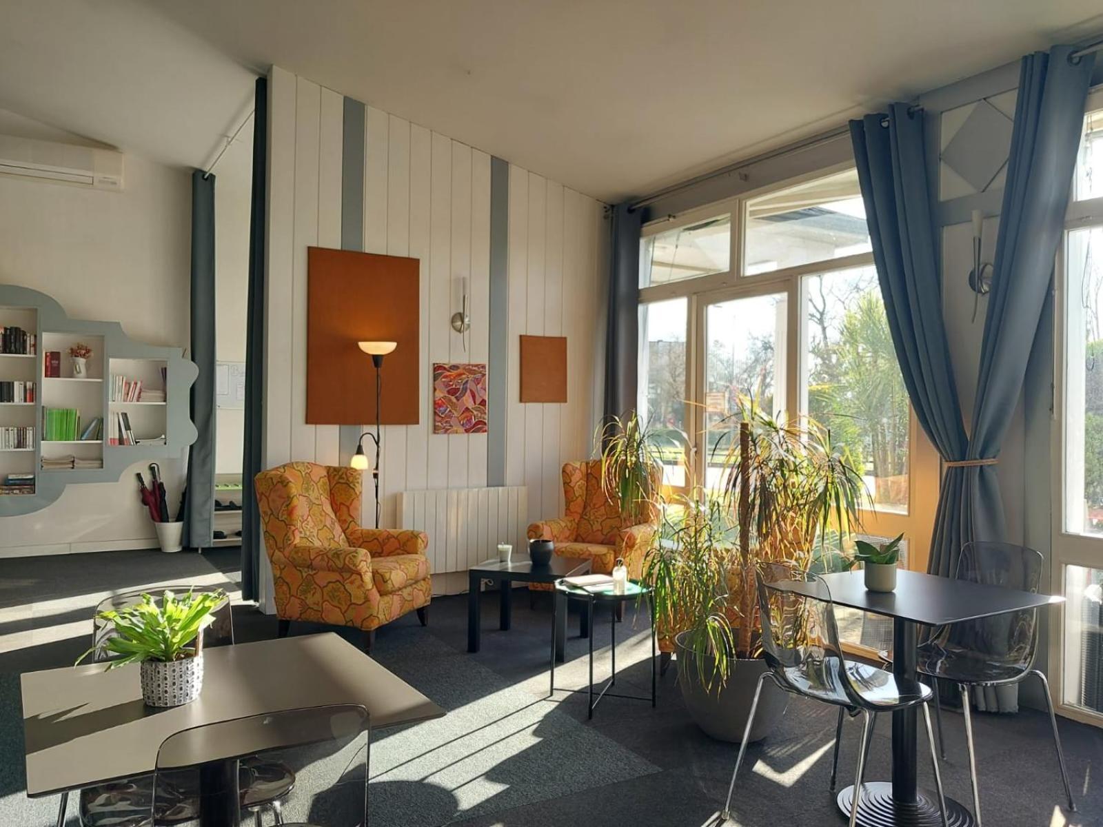 Escale Kennedy Hotel Merignac  Bagian luar foto