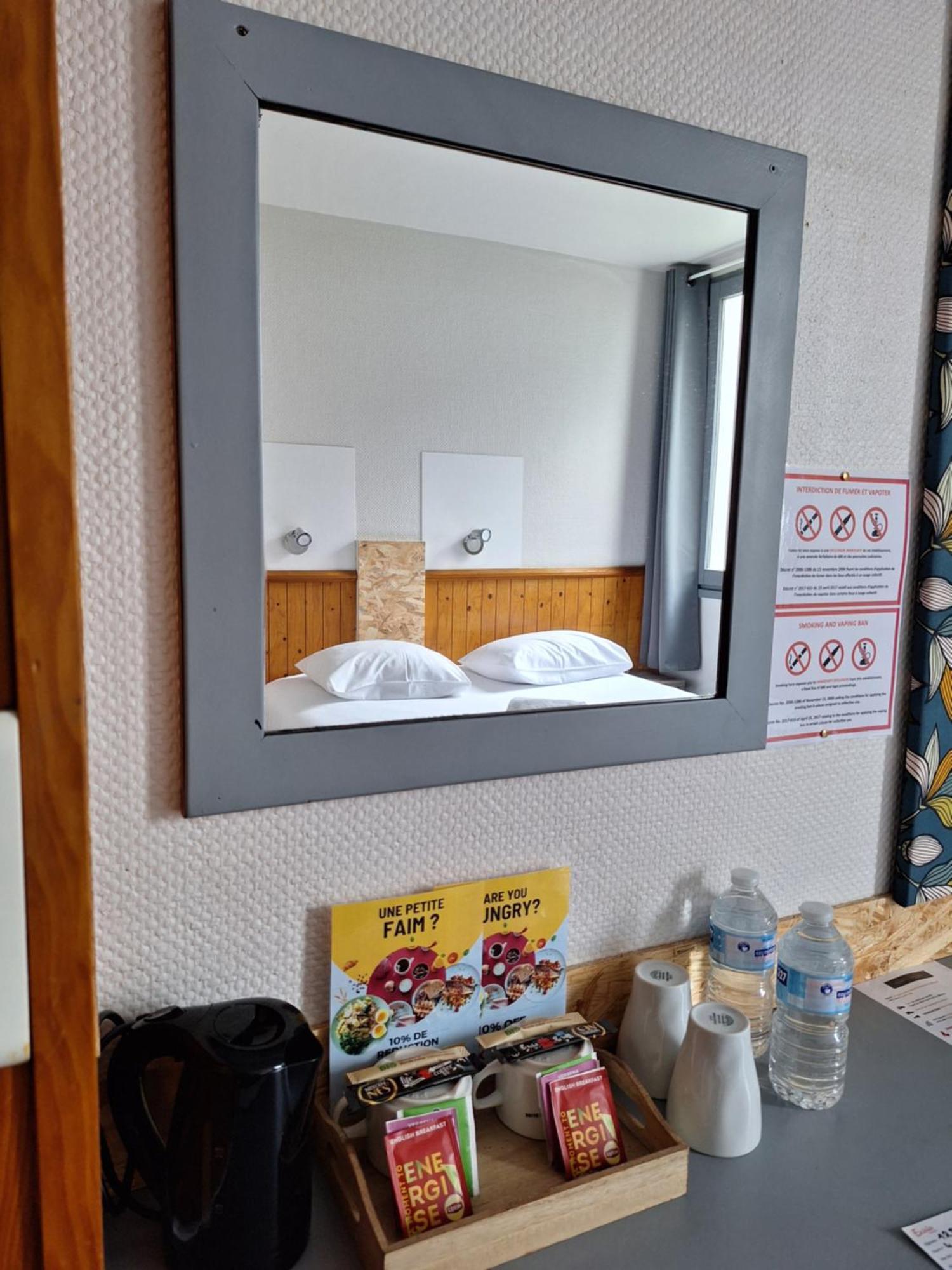 Escale Kennedy Hotel Merignac  Bagian luar foto