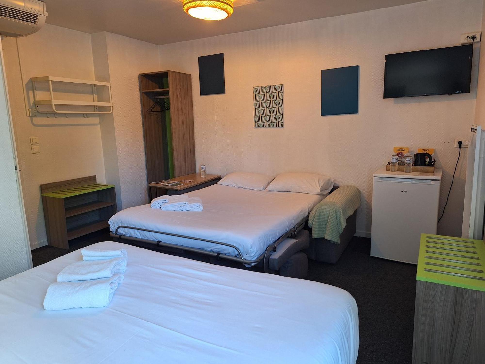 Escale Kennedy Hotel Merignac  Bagian luar foto