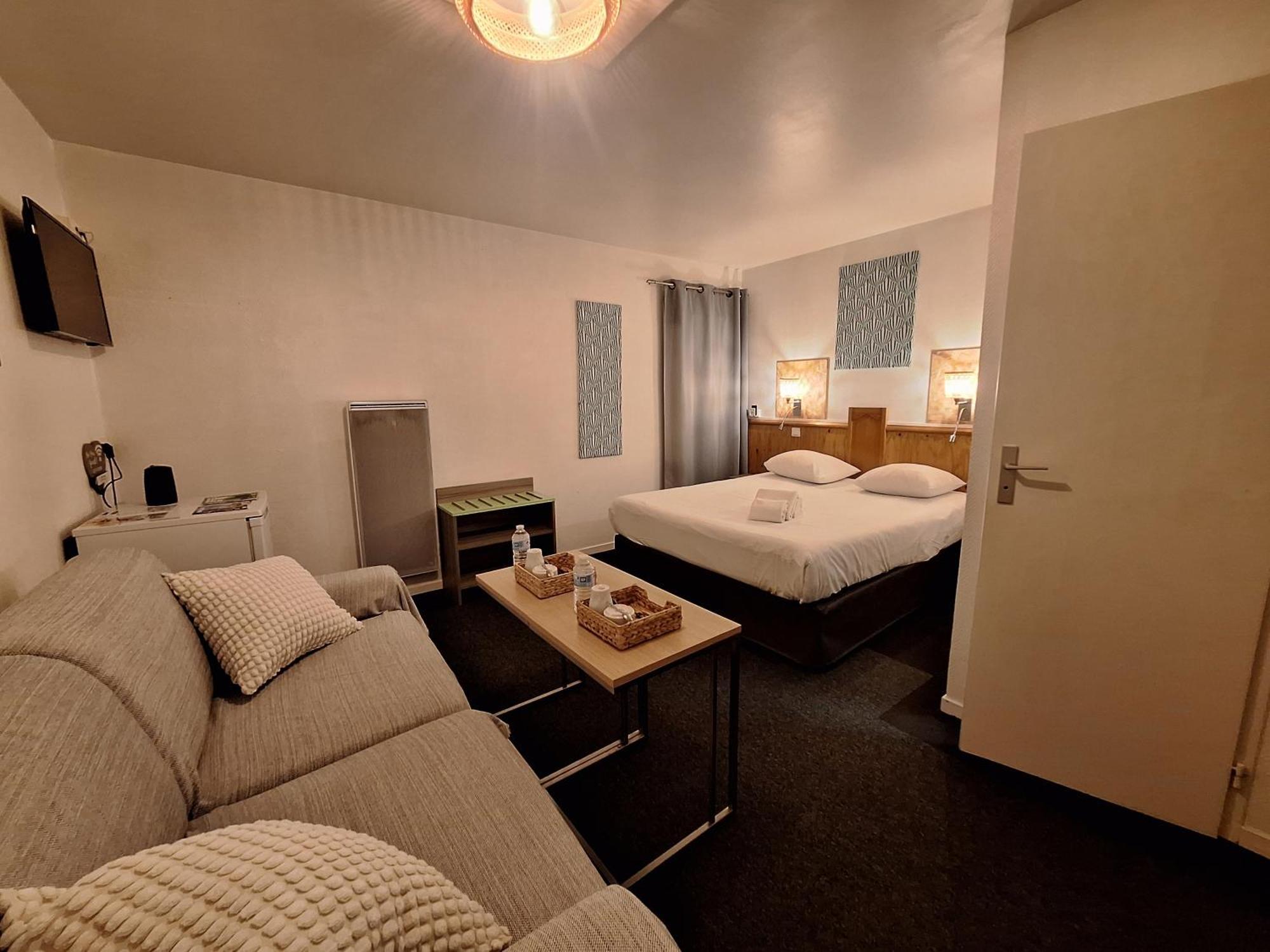Escale Kennedy Hotel Merignac  Bagian luar foto